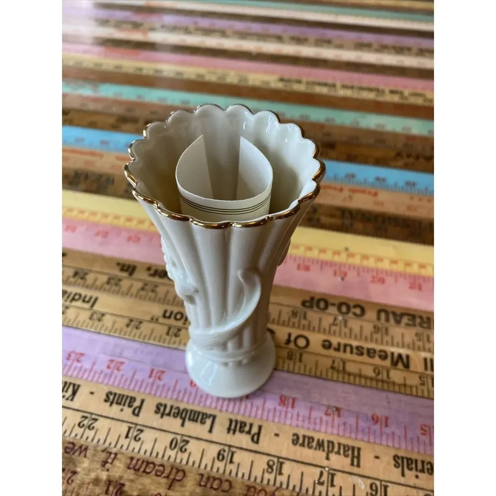 Vase Lenox Embossed Daffodil 24k Gold Scalloped Edge Fluted Ivory Porcelain Vase